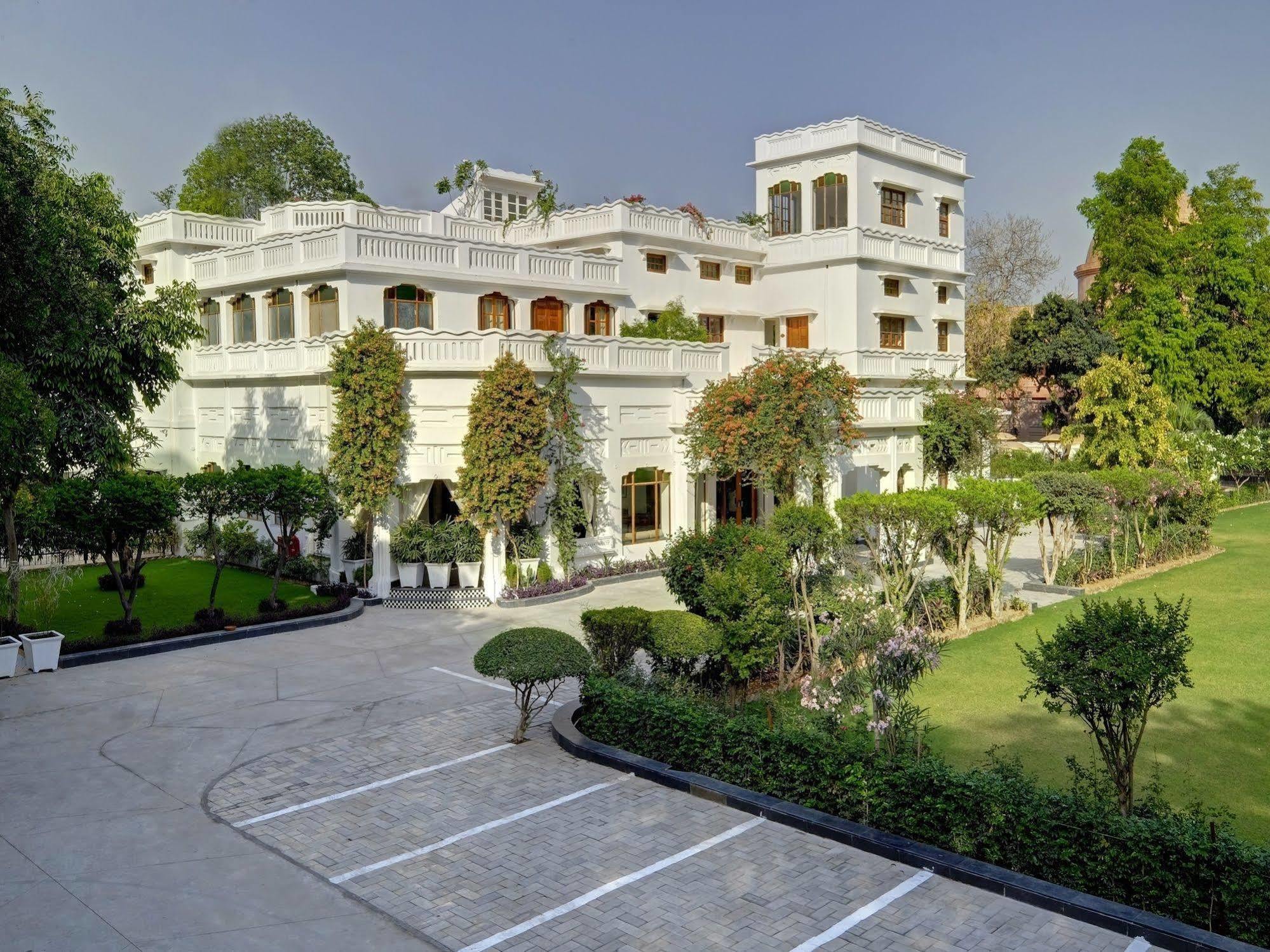Saraca Hotel Lucknow Exterior photo